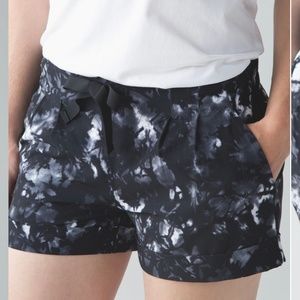 Lululemon Spring Break Away Short II